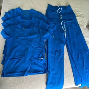 3 Casma Three-Pocket Scrub Top: extra-small 
3 Kade Cargo Scrub Pants: small